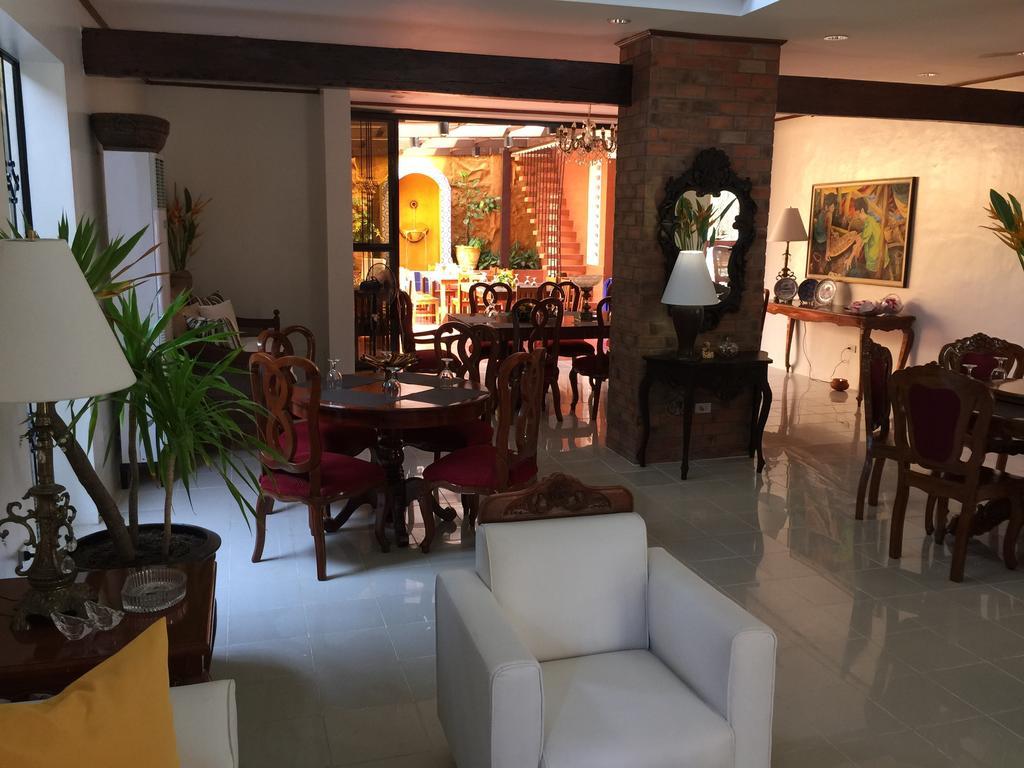 Casa Roces Bed & Breakfast Legazpi Ngoại thất bức ảnh