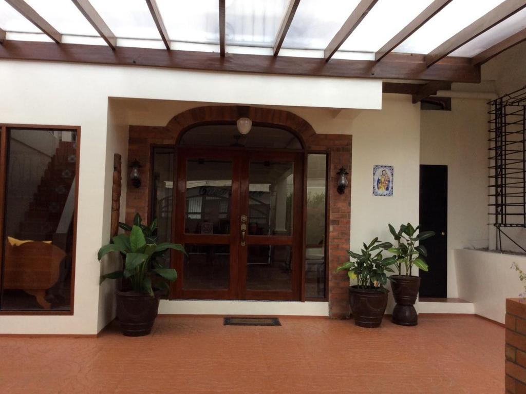 Casa Roces Bed & Breakfast Legazpi Ngoại thất bức ảnh