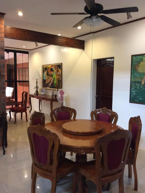 Casa Roces Bed & Breakfast Legazpi Ngoại thất bức ảnh